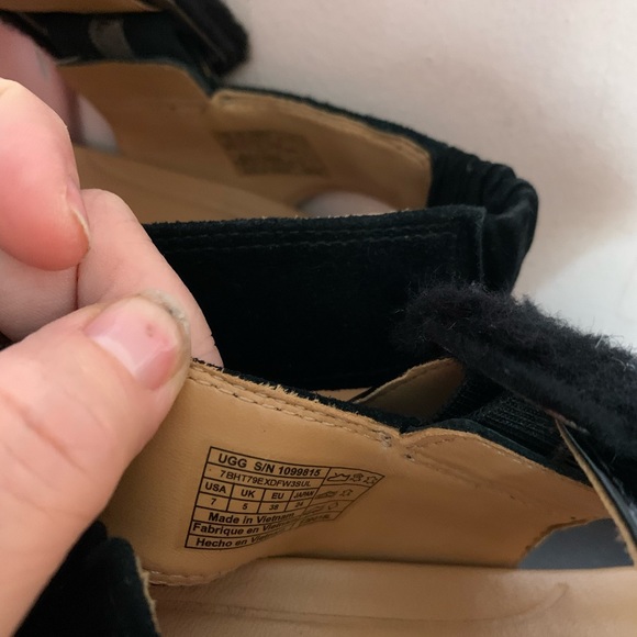 Ugg size 7 sandals - Picture 4 of 4